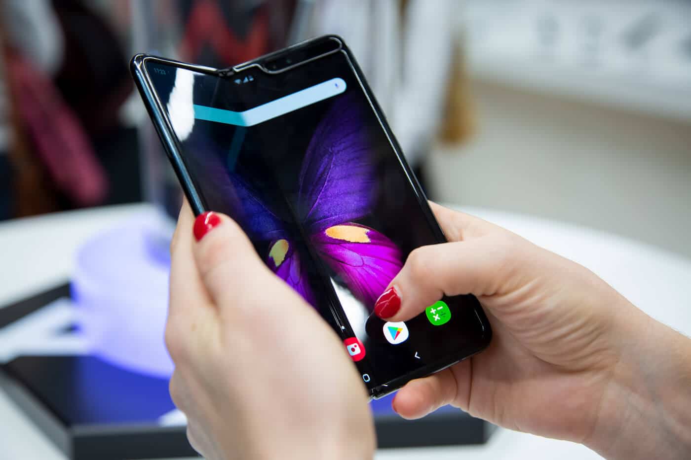 Czy warto kupić składany telefon w 2025 roku - Wady i zalety foldów