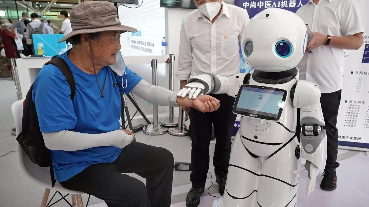 Chiny – sztuczna inteligencja w medycynie w 2026 roku - systemy AI analizujące dane zdrowotne populacji, smart hospitals i algorytmy wspierające diagnostykę oraz profilaktykę na masową skalę