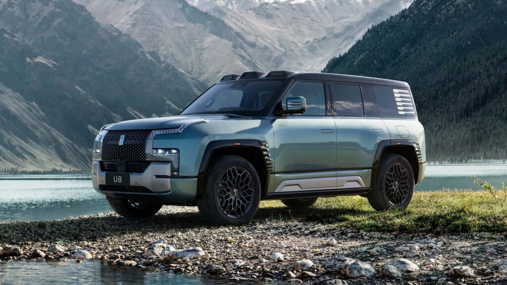 Supersamochody z Chin - od pływającego Yangwang U8 po luksusowe limuzyny elit