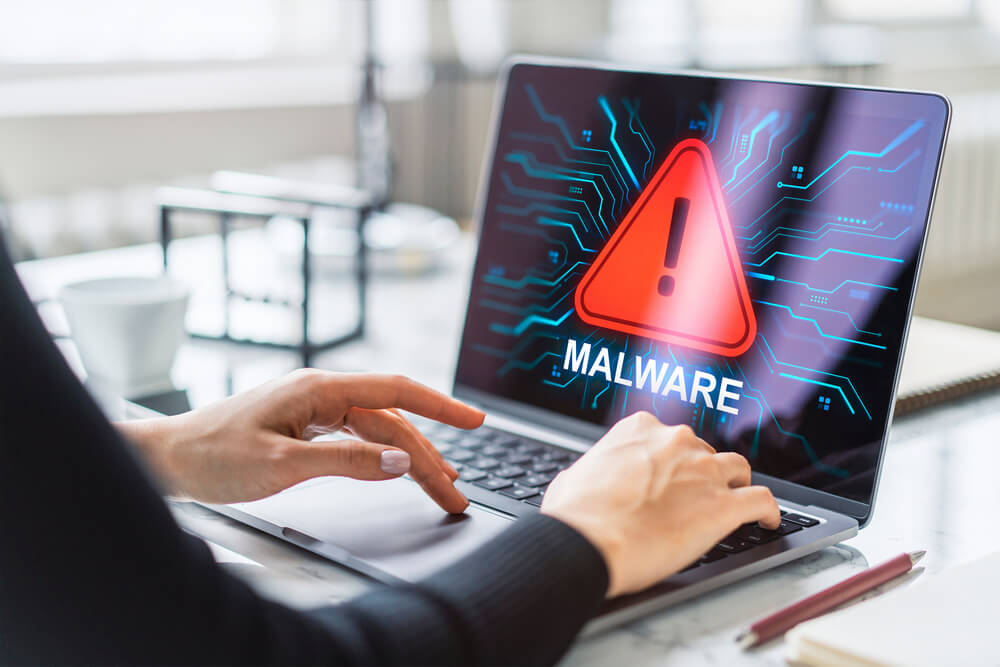 Malware złośliwe oprogramowanie na laptopie