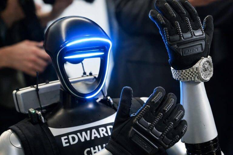 Edward Warchocki idzie o krok dalej. Robot influencer z własną stroną i ofertą dla firm Edward Warchocki – humanoidalny robot influencer