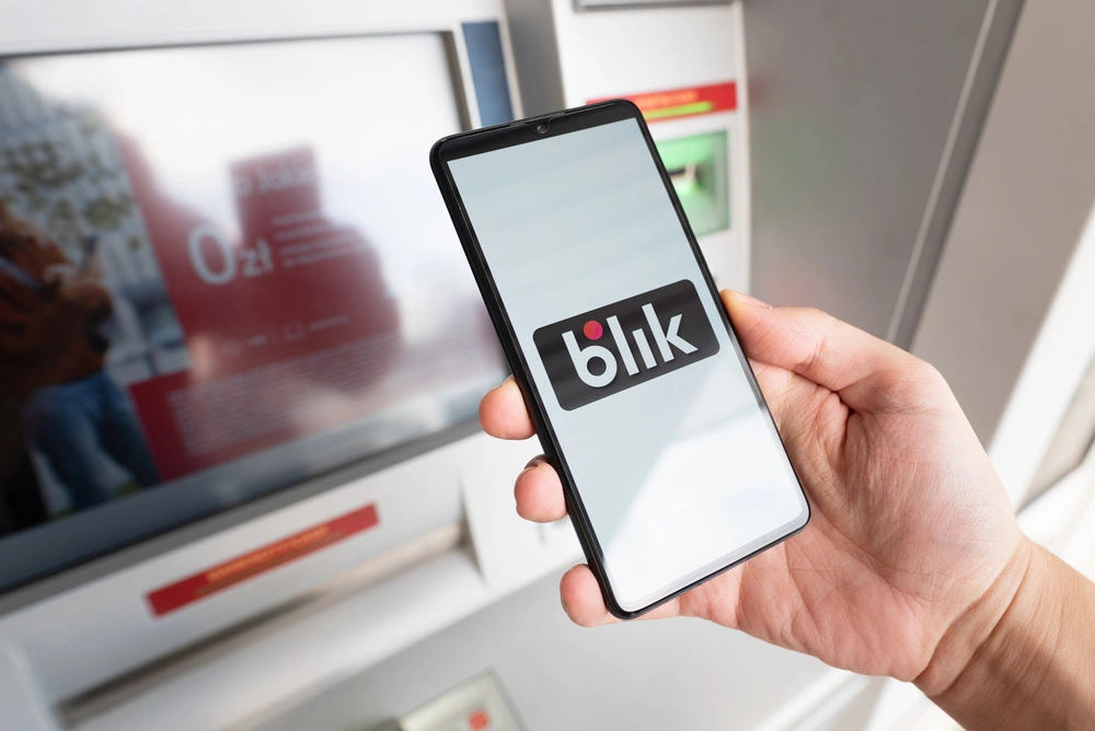 Jak płacić BLIKIEM w bankomacie