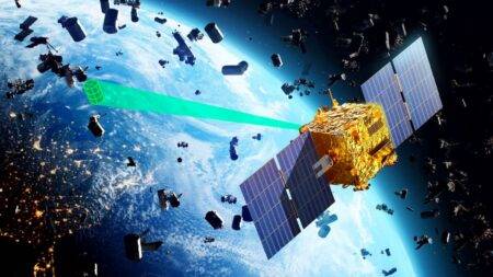 Kosmiczne śmieci – czy orbita Ziemi stanie się niebezpieczna? Kosmiczne śmieci na orbicie Ziemi i satelita zagrożony kolizją z odłamkami
