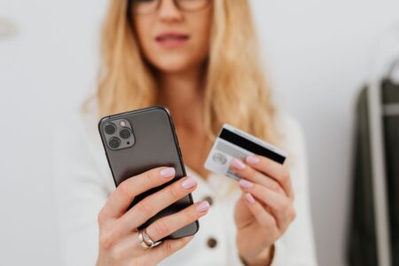 Jak mieć konto pod kontrolą? Włącz powiadomienia push i SMS z banku! Powiadomienia push z banku – jak mieć konto pod kontrolą?