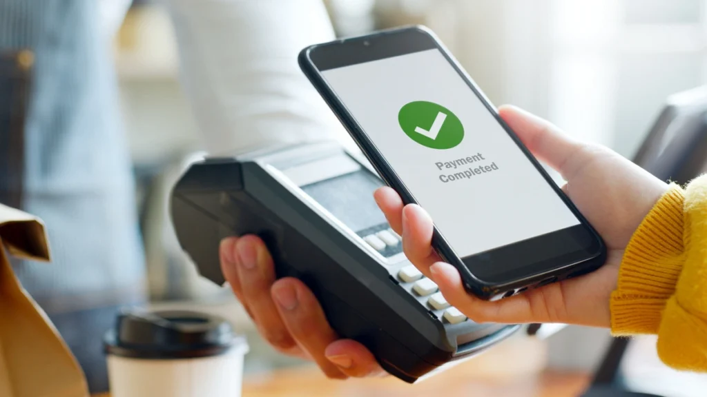 Rośnie liczba oszustw na NFC. Płacenie telefonem i kartą może stać się pułapką Oszustwo na NFC