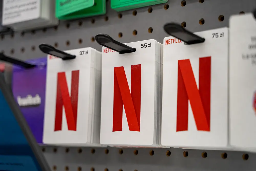 Cena Netflixa w Polsce — karty z pakietami 37 zł, 55 zł i 75 zł