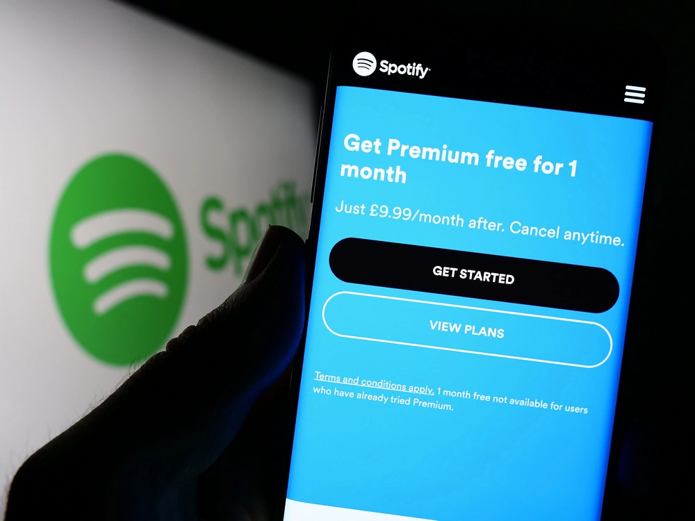 Spotify Premium na ekranie smartfona z widoczną ofertą darmowego miesiąca