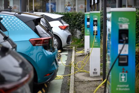 Samochody elektryczne biją rekordy w Europie. Co czwarte nowe auto w lipcu było EV Samochody elektryczne biją rekordy w Europie