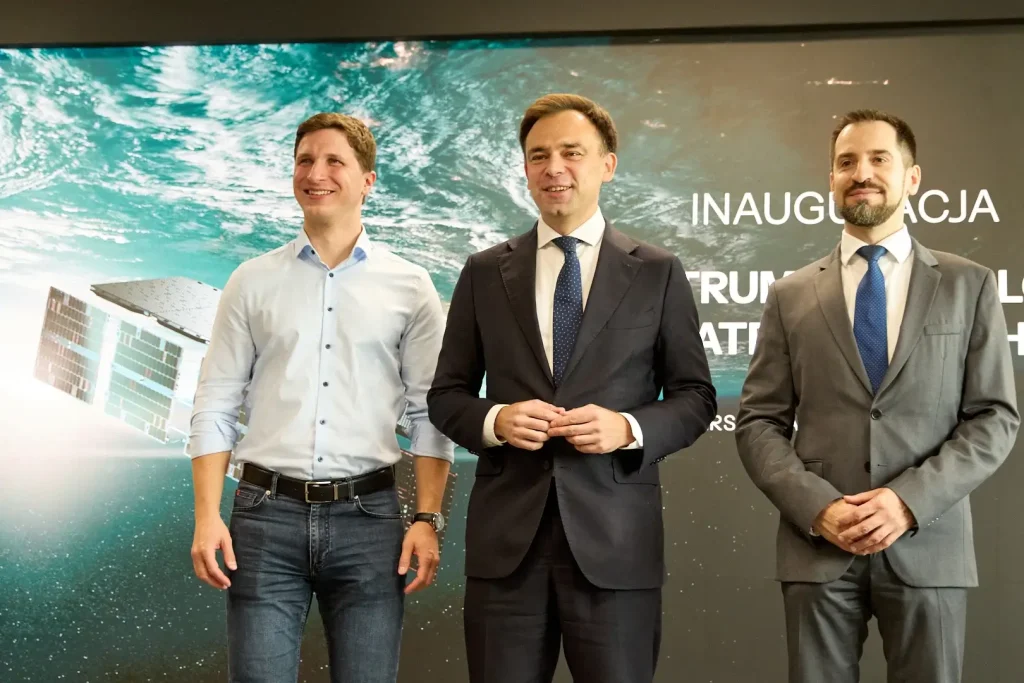 ICEYE otwiera Centrum Technologii Satelitarnych w Warszawie ICEYE otwiera Centrum Technologii Satelitarnych w Warszawie. Źródło: ICEYE