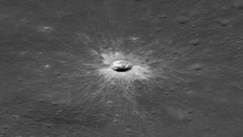 Nowy krater na Księżycu. NASA pokazała McGetchin