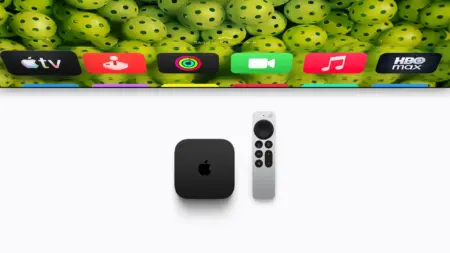 Nowe Apple TV 4K już oficjalnie. A19 robi różnicę, ale cena mocno odjechała Apple TV 4K z pilotem Siri Remote na tle interfejsu tvOS Źródło: Apple
