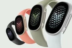 Google Fitbit Edge w czterech wersjach kolorystycznych z ekranami AMOLED Źródło: Google