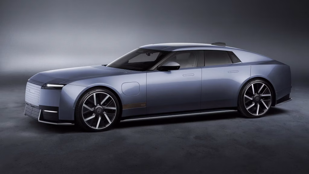 Nowy Jaguar Type 01 w wersji produkcyjnej, elektryczne czterodrzwiowe GT marki Jaguar. Źródło: Jaguar / JLR Media.