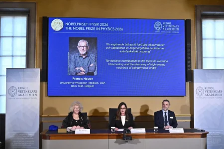 Ogłoszenie Nagrody Nobla z fizyki 2026 dla Francisa Halzena za wkład w obserwatorium neutrinowe IceCube i odkrycie wysokoenergetycznych neutrin. Źródło: Nobel Prize / The Royal Swedish Academy of Sciences